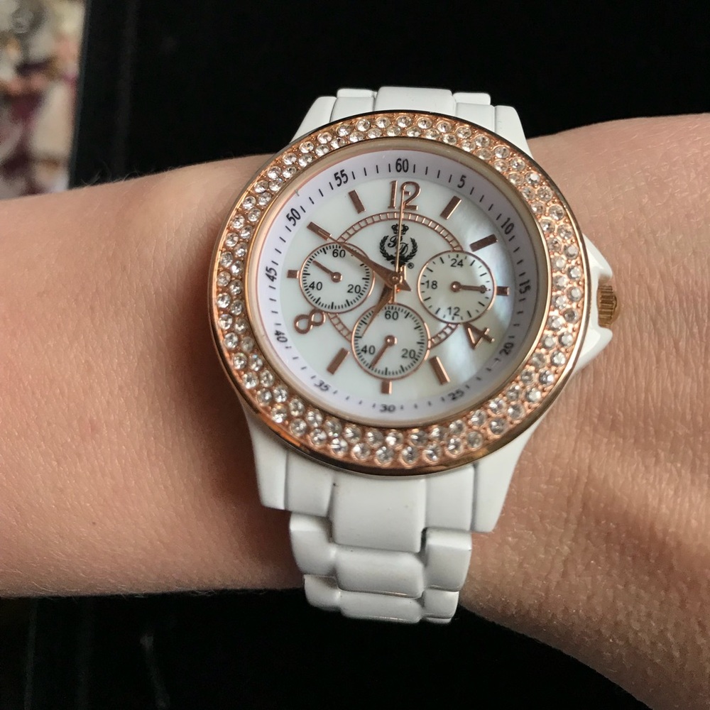 watch - Picture 2 of 2